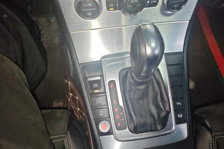 Used Volkswagen FAW-Volkswagen CC 2016 2.0 TSI Luxury Model Gear Lever