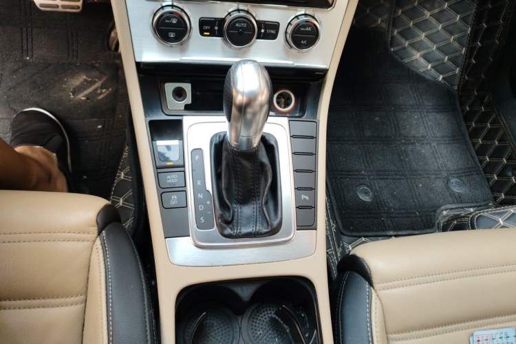 Used Volkswagen FAW-Volkswagen CC 2016 1.8TSI Prestige Model Gear Lever