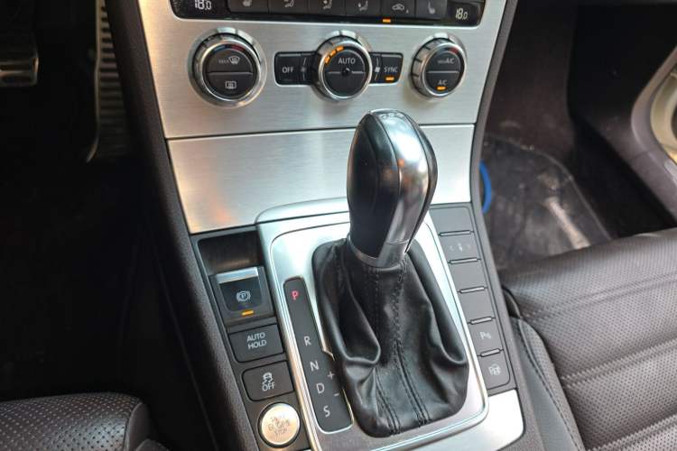 Used Volkswagen FAW-Volkswagen CC 2016 2.0 TSI Ultimate Edition Gear Lever