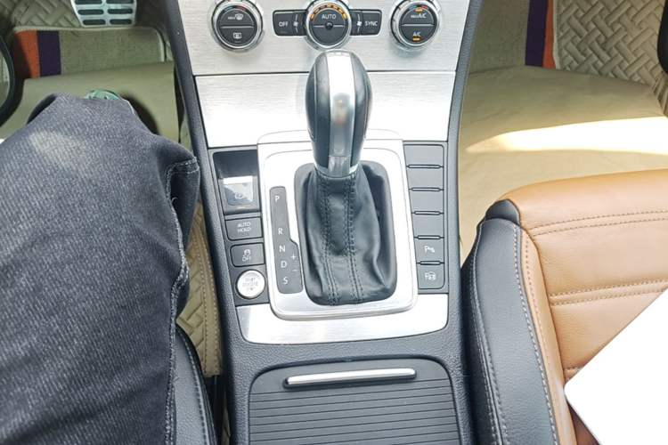 Used Volkswagen FAW-Volkswagen CC 2016 2.0 TSI Luxury Model Gear Lever