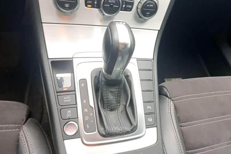 Used Volkswagen FAW-Volkswagen CC 2016 1.8TSI Luxury Model Gear Lever