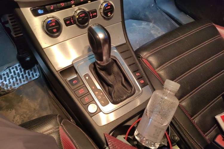 Used Volkswagen FAW-Volkswagen CC 2016 1.8TSI Luxury Model Gear Lever