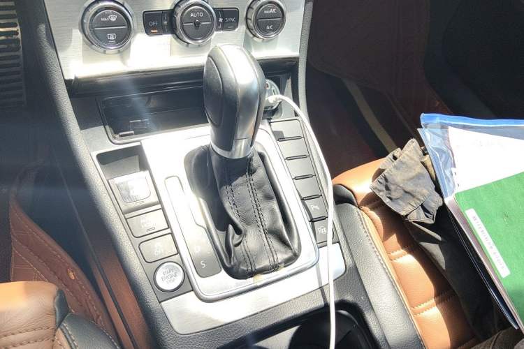 Used Volkswagen FAW-Volkswagen CC 2016 2.0 TSI Luxury Model Gear Lever