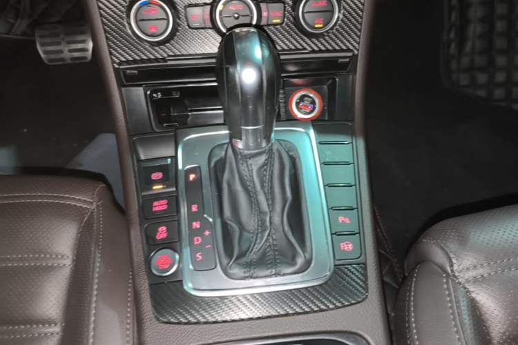 Used Volkswagen FAW-Volkswagen CC 2016 2.0 TSI Luxury Model Gear Lever