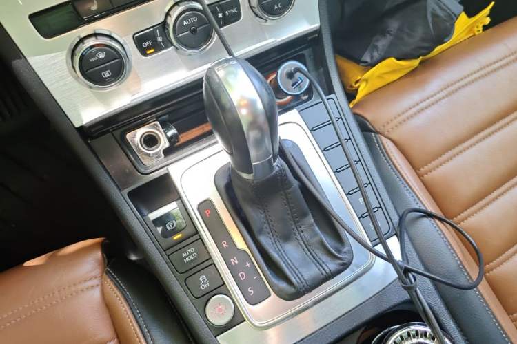 Used Volkswagen FAW-Volkswagen CC 2016 2.0 TSI Luxury Model Gear Lever