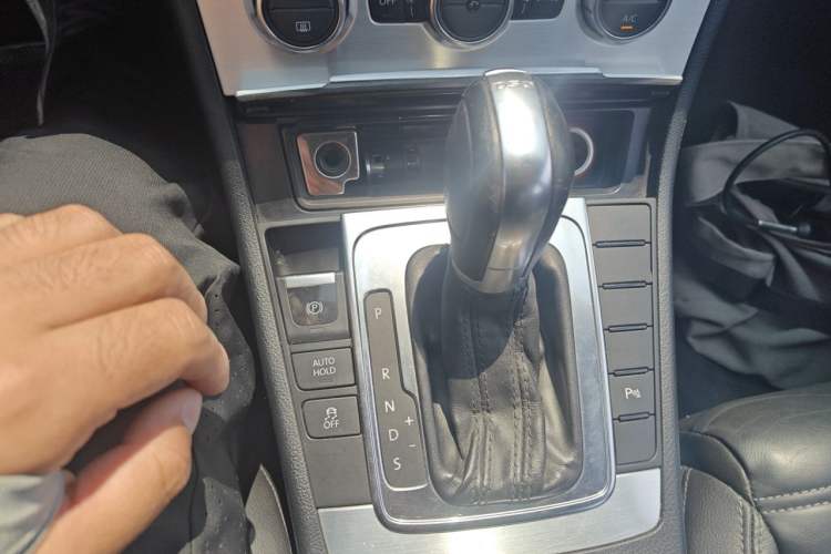 Used Volkswagen FAW-Volkswagen CC 2016 1.8TSI Prestige Model Gear Lever