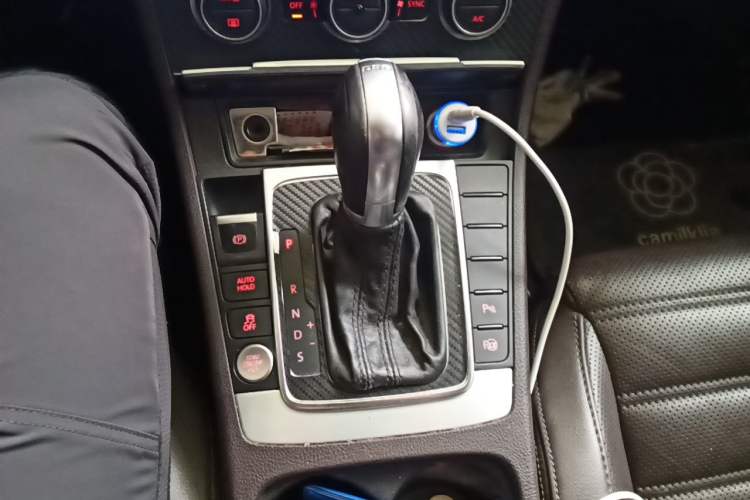 Used Volkswagen FAW-Volkswagen CC 2016 2.0 TSI Luxury Model Gear Lever