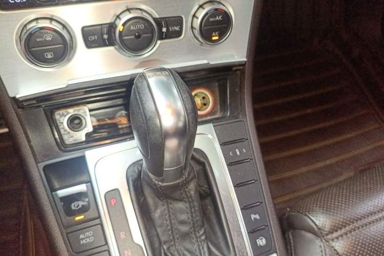 Used Volkswagen FAW-Volkswagen CC 2016 2.0 TSI Ultimate Edition Gear Lever