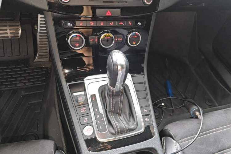 Used Volkswagen FAW-Volkswagen CC 2016 300TSI 25th Anniversary Edition Gear Lever