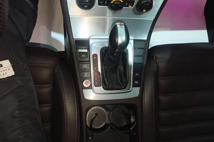Used Volkswagen FAW-Volkswagen CC 2016 1.8TSI Luxury Model Gear Lever