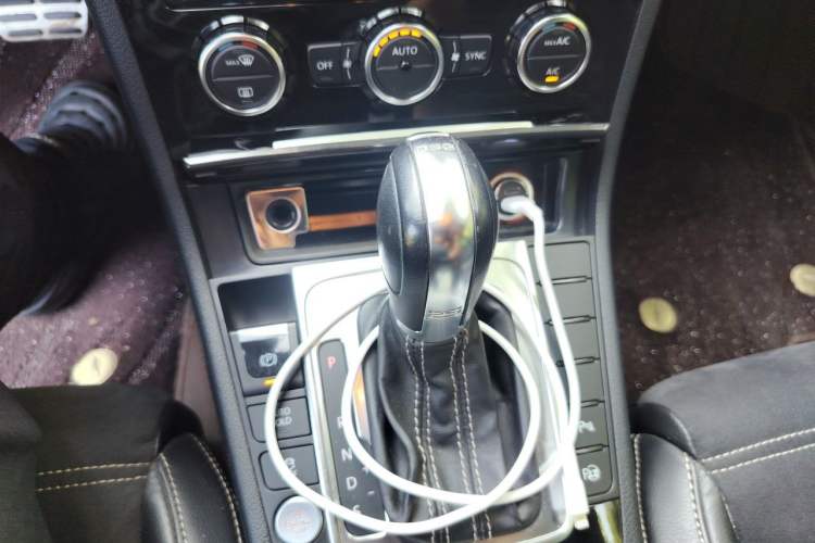 Used Volkswagen FAW-Volkswagen CC 2016 300TSI 25th Anniversary Edition Gear Lever