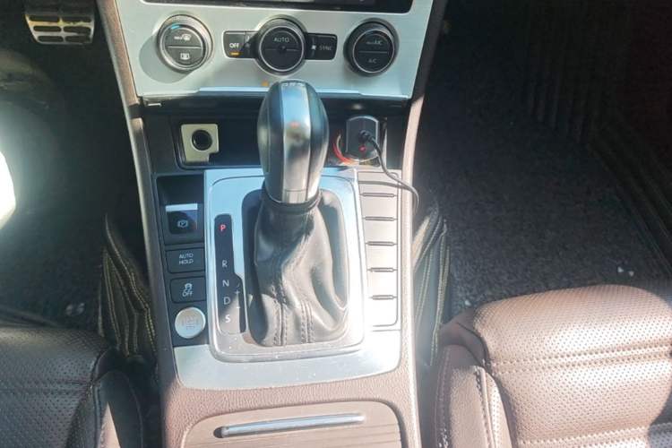 Used Volkswagen FAW-Volkswagen CC 2016 2.0 TSI Ultimate Edition Gear Lever