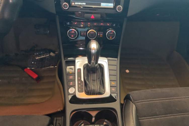 Used Volkswagen FAW-Volkswagen CC 2016 300TSI 25th Anniversary Edition Gear Lever