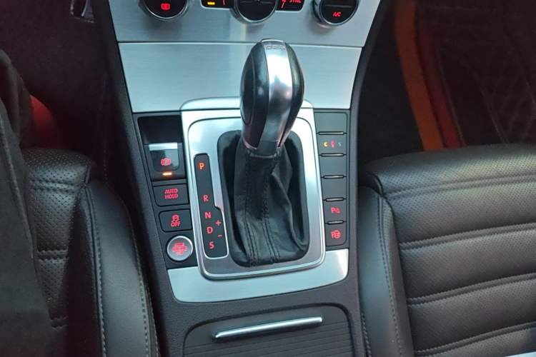 Used Volkswagen FAW-Volkswagen CC 2016 2.0 TSI Ultimate Edition Gear Lever