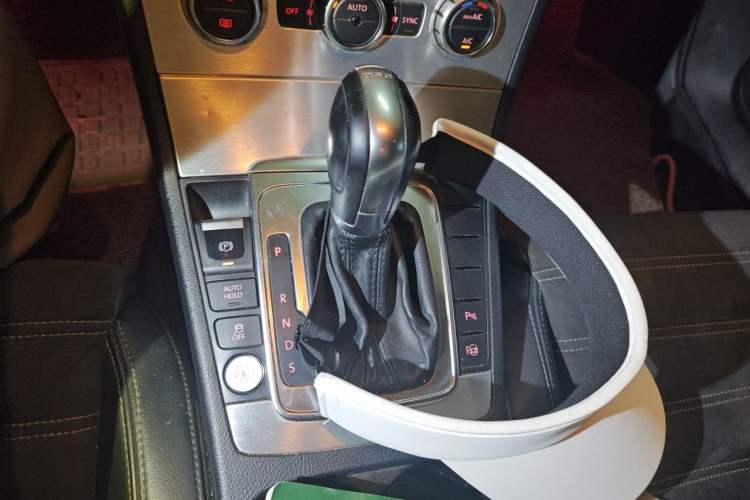Used Volkswagen FAW-Volkswagen CC 2016 1.8TSI Luxury Model Gear Lever