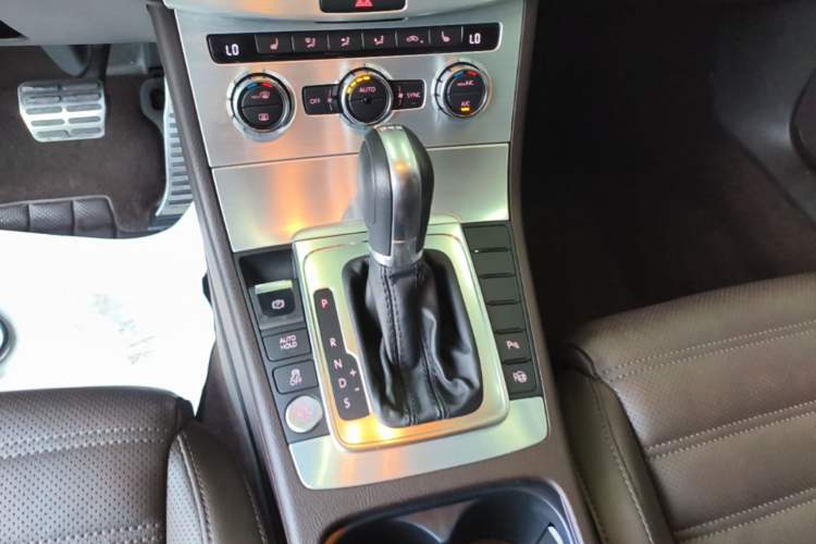 Used Volkswagen FAW-Volkswagen CC 2016 1.8TSI Luxury Model Gear Lever