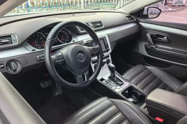 Used Volkswagen FAW-Volkswagen CC 2016 1.8TSI Luxury Model Interior 1