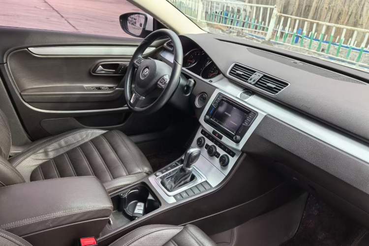 Used Volkswagen FAW-Volkswagen CC 2016 1.8TSI Luxury Model Interior 3