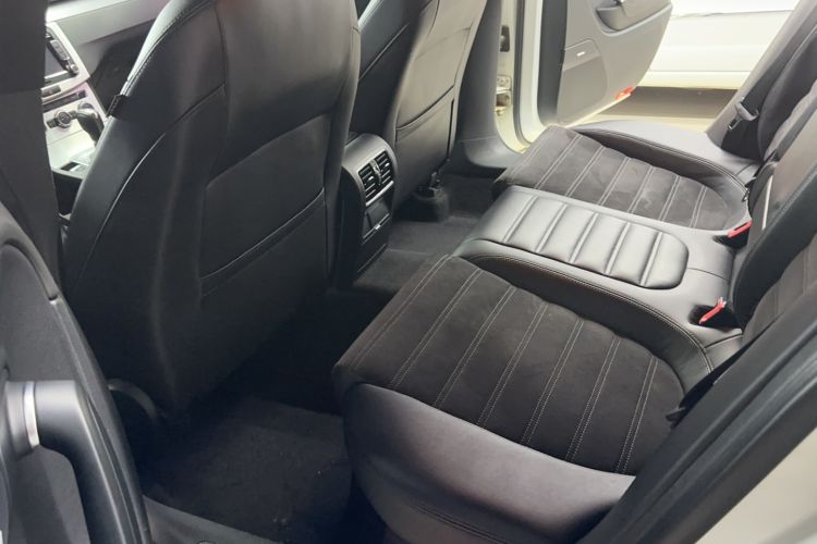 Used Volkswagen FAW-Volkswagen CC 2016 2.0 TSI Luxury Model Interior 4
