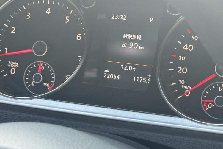 Used Volkswagen FAW-Volkswagen CC 2016 1.8TSI Luxury Model Interior 4