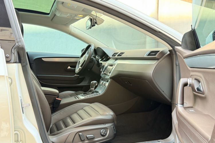 Used Volkswagen FAW-Volkswagen CC 2016 1.8TSI Luxury Model Interior 5
