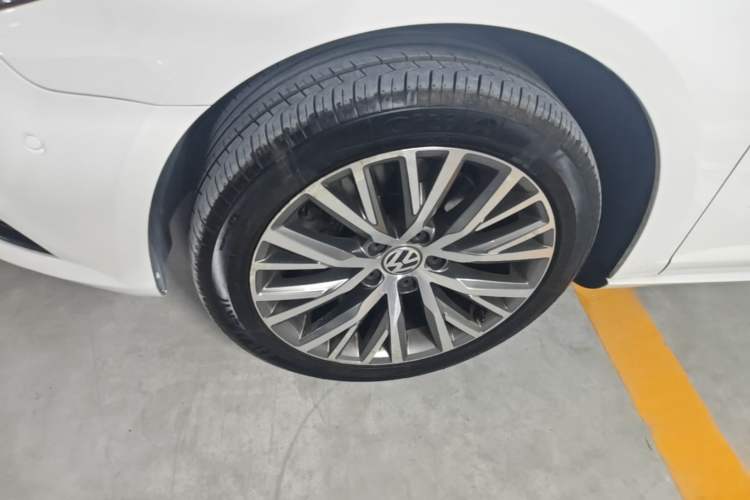 Used Volkswagen FAW-Volkswagen CC 2016 2.0 TSI Luxury Model Left Front Wheel Hub