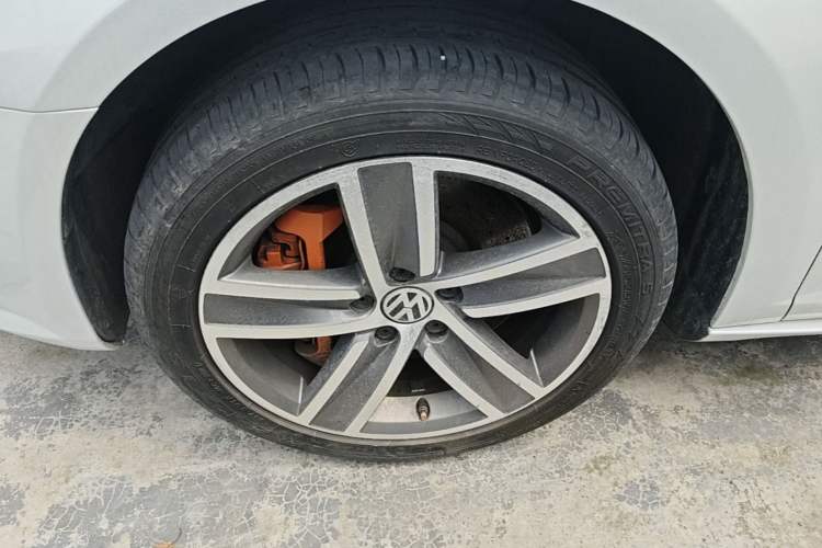 Used Volkswagen FAW-Volkswagen CC 2016 2.0 TSI Luxury Model Left Front Wheel Hub