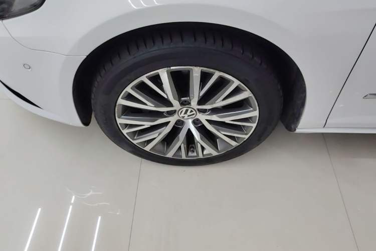 Used Volkswagen FAW-Volkswagen CC 2016 1.8TSI Luxury Model Left Front Wheel Hub