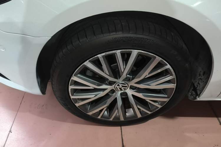 Used Volkswagen FAW-Volkswagen CC 2016 2.0 TSI Luxury Model Left Front Wheel Hub