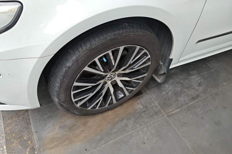 Used Volkswagen FAW-Volkswagen CC 2016 300TSI 25th Anniversary Edition Left Front Wheel Hub
