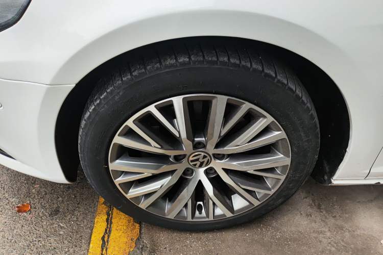 Used Volkswagen FAW-Volkswagen CC 2016 1.8TSI Luxury Model Left Front Wheel Hub
