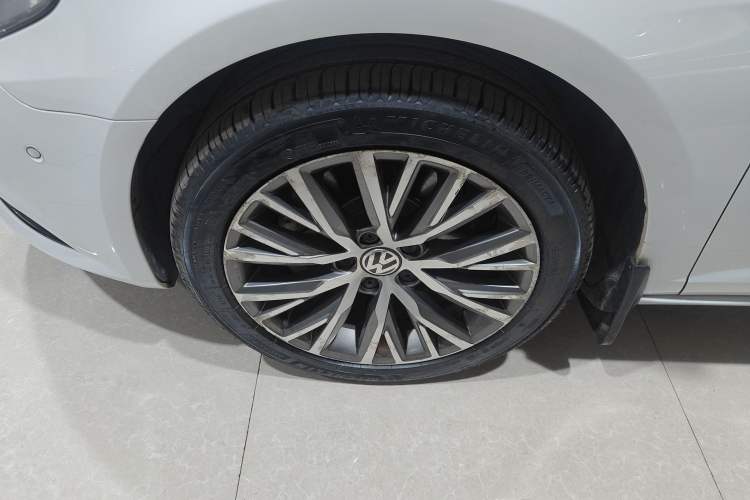 Used Volkswagen FAW-Volkswagen CC 2016 1.8TSI Luxury Model Left Front Wheel Hub