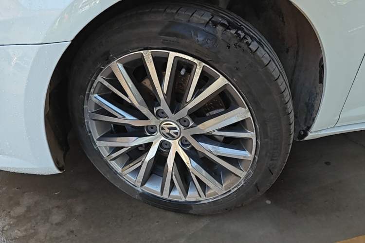 Used Volkswagen FAW-Volkswagen CC 2016 1.8TSI Luxury Model Left Front Wheel Hub