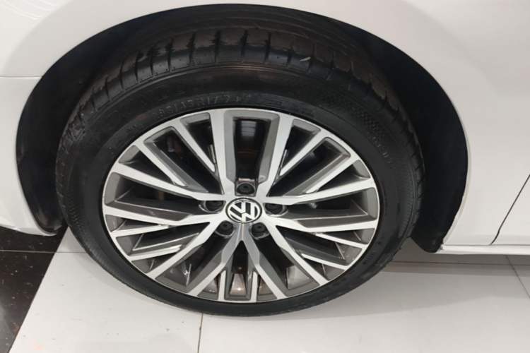 Used Volkswagen FAW-Volkswagen CC 2016 1.8TSI Luxury Model Left Front Wheel Hub