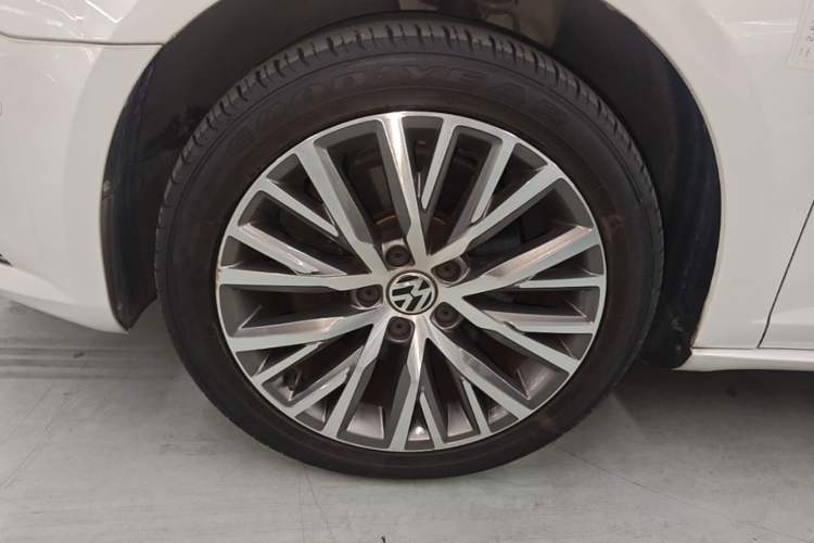 Used Volkswagen FAW-Volkswagen CC 2016 1.8TSI Luxury Model Left Front Wheel Hub