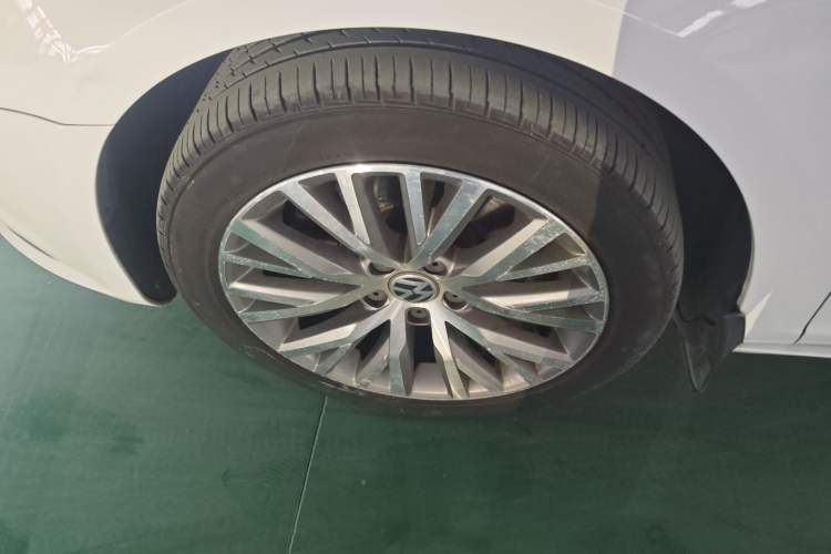 Used Volkswagen FAW-Volkswagen CC 2016 1.8TSI Luxury Model Left Front Wheel Hub