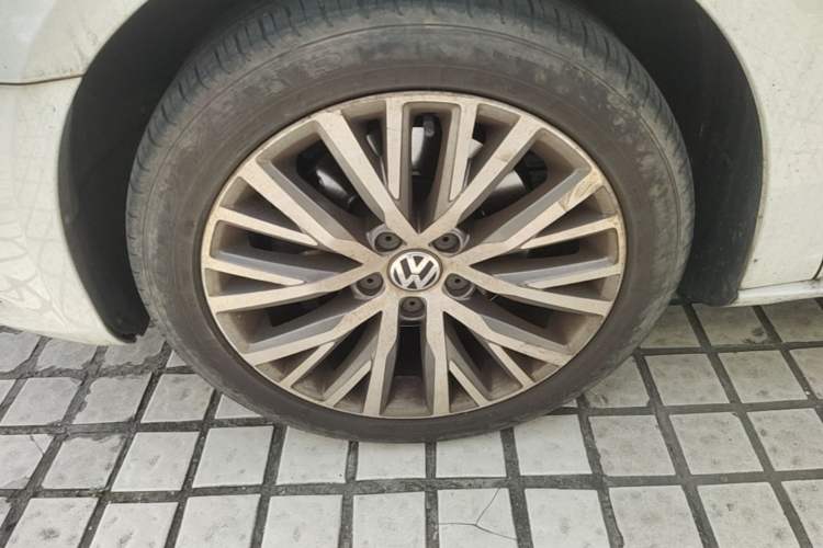 Used Volkswagen FAW-Volkswagen CC 2016 1.8TSI Luxury Model Left Front Wheel Hub