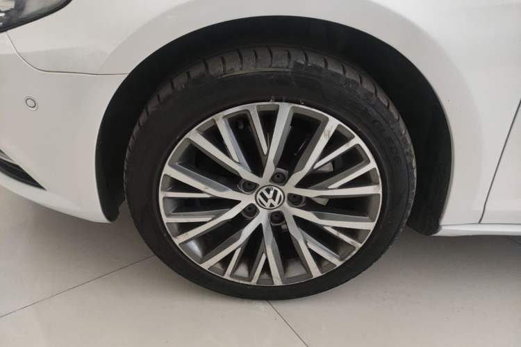 Used Volkswagen FAW-Volkswagen CC 2016 1.8TSI Luxury Model Left Front Wheel Hub