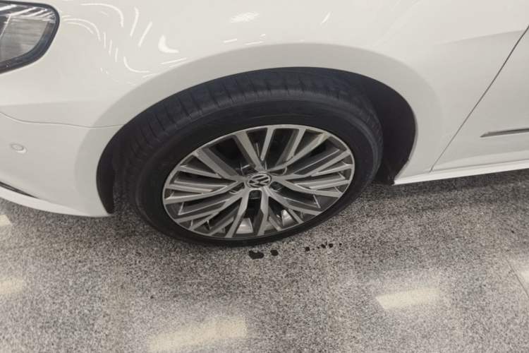 Used Volkswagen FAW-Volkswagen CC 2016 1.8TSI Luxury Model Left Front Wheel Hub