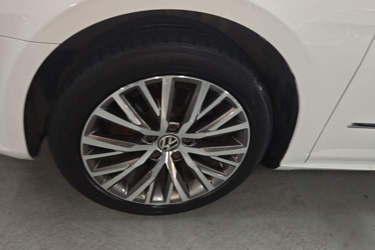 Used Volkswagen FAW-Volkswagen CC 2016 1.8TSI Luxury Model Left Front Wheel Hub