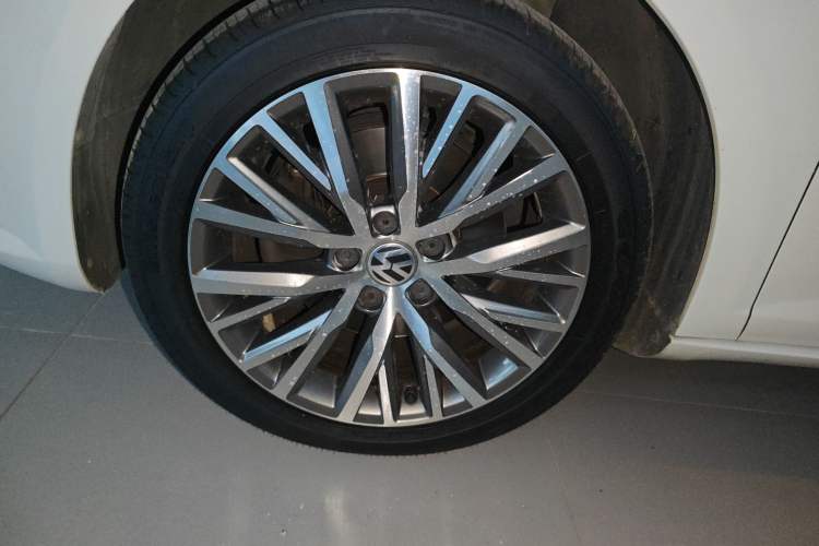 Used Volkswagen FAW-Volkswagen CC 2016 1.8TSI Luxury Model Left Front Wheel Hub