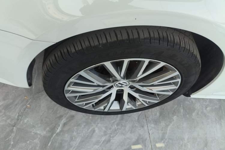 Used Volkswagen FAW-Volkswagen CC 2016 1.8TSI Luxury Model Left Front Wheel Hub