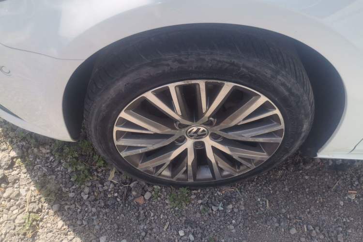 Used Volkswagen FAW-Volkswagen CC 2016 1.8TSI Luxury Model Left Front Wheel Hub