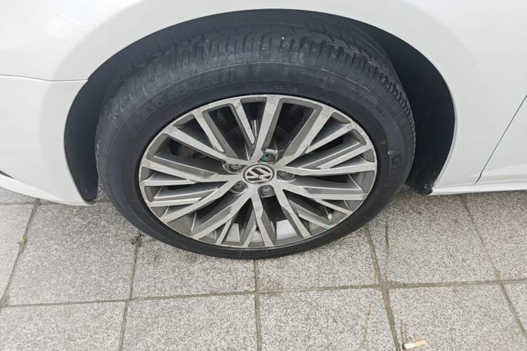 Used Volkswagen FAW-Volkswagen CC 2016 1.8TSI Luxury Model Left Front Wheel Hub