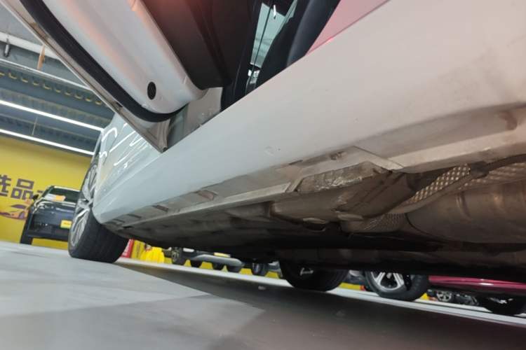 Used Volkswagen FAW-Volkswagen CC 2016 2.0 TSI Luxury Model Left Side Sill