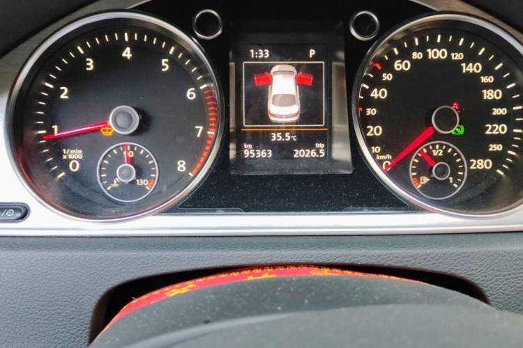 Used Volkswagen FAW-Volkswagen CC 2016 2.0 TSI Ultimate Edition Odometer Close Up