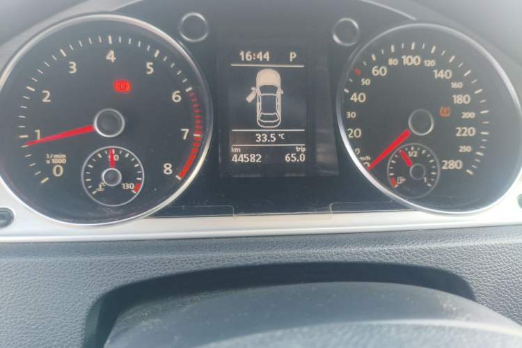 Used Volkswagen FAW-Volkswagen CC 2016 1.8TSI Prestige Model Odometer Close Up