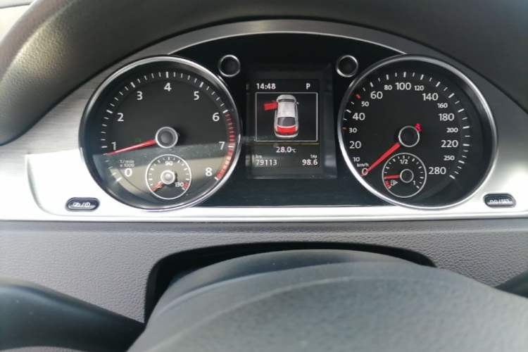 Used Volkswagen FAW-Volkswagen CC 2016 2.0 TSI Ultimate Edition Odometer Close Up