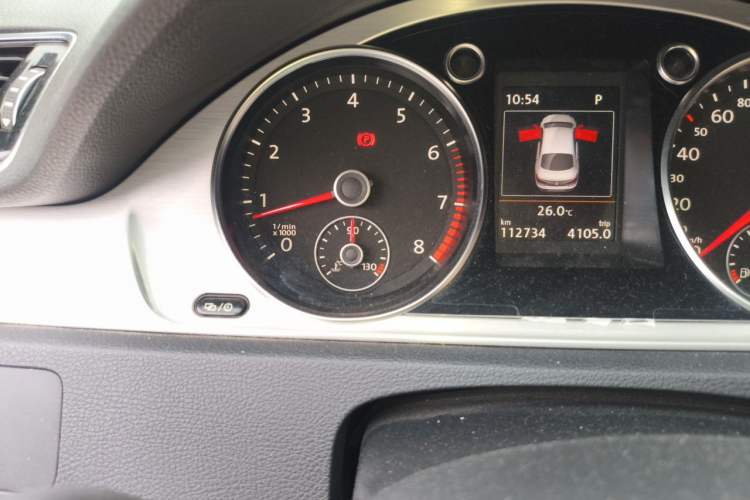 Used Volkswagen FAW-Volkswagen CC 2016 1.8TSI Luxury Model Odometer Close Up