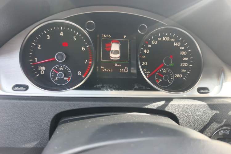 Used Volkswagen FAW-Volkswagen CC 2016 1.8TSI Luxury Model Odometer Close Up